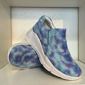Align by Comfortiva Luna Iridescent Blue Slip On Sneakers 6M Comfy Athleisure